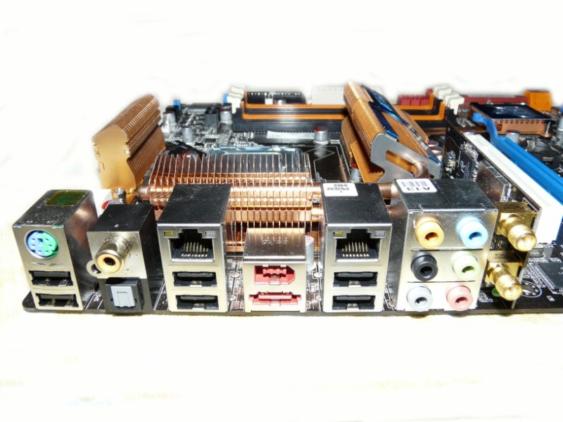 Pannello posteriore.jpg Pannello posteriore.jpg